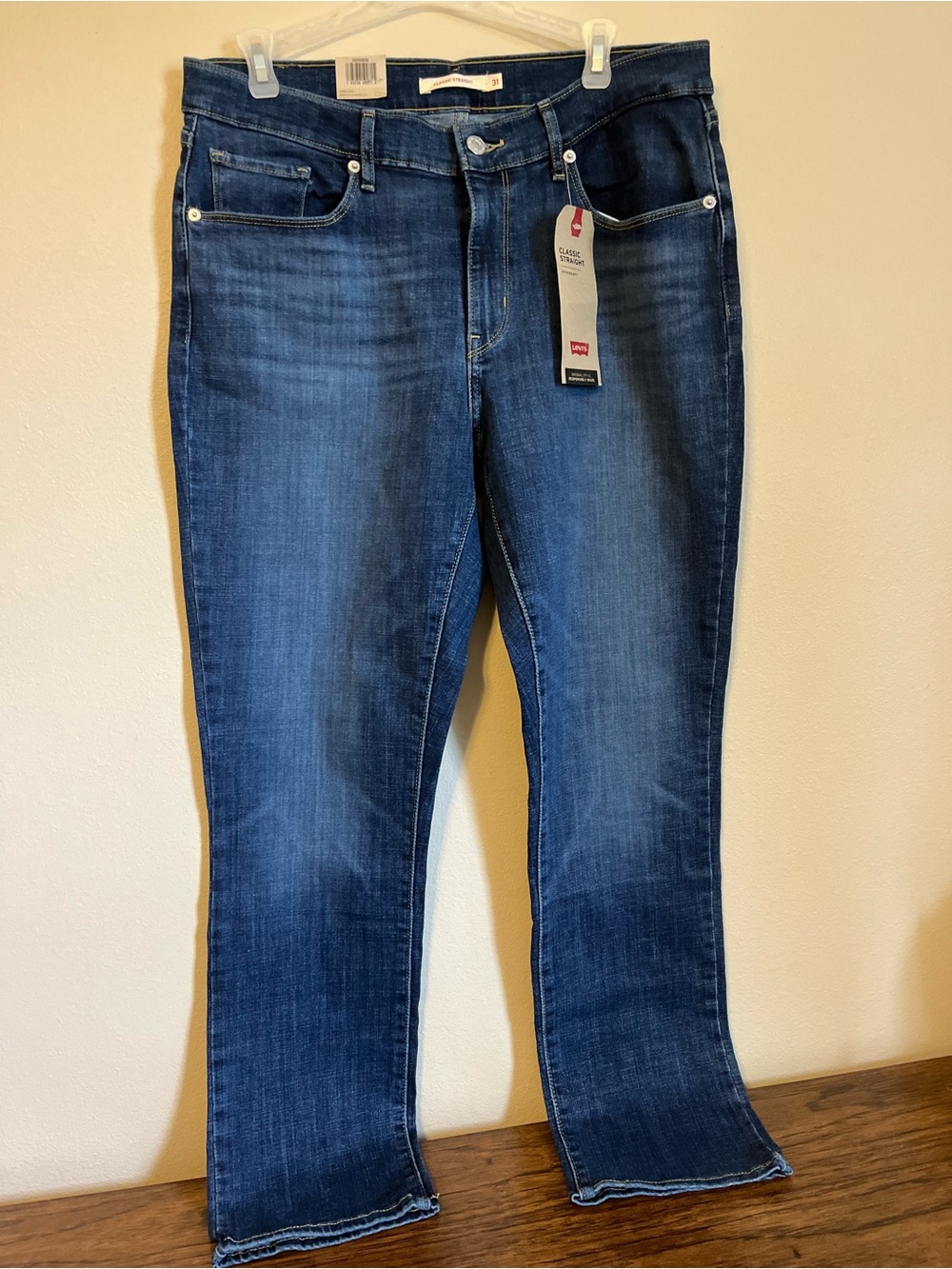 Levi's Women's Sculpt Hypersoft Classic Straight Jeans 👖